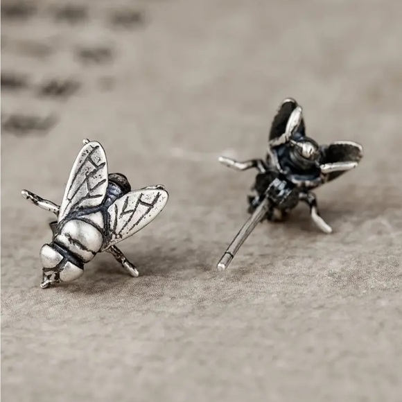 🎄3 for $23🎄 Silver Fly Stud Earrings - Picture 2 of 4